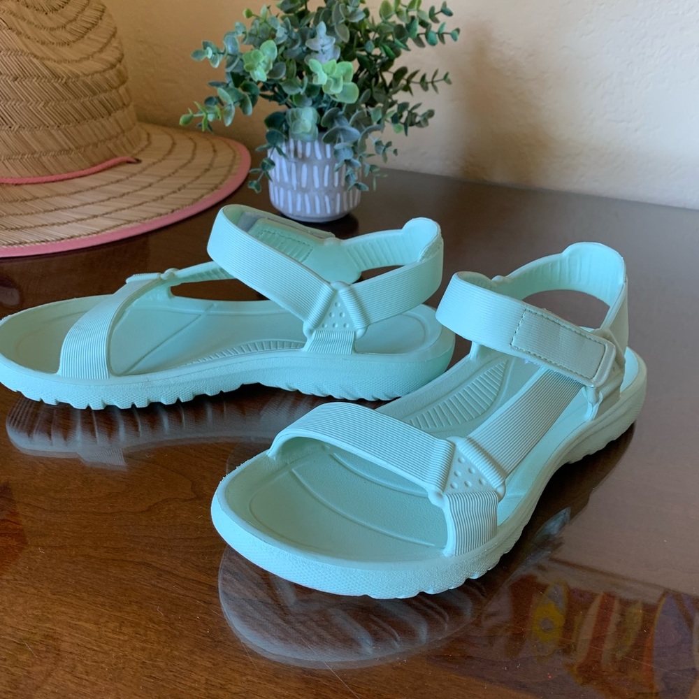 sea foam green sandals 🐠